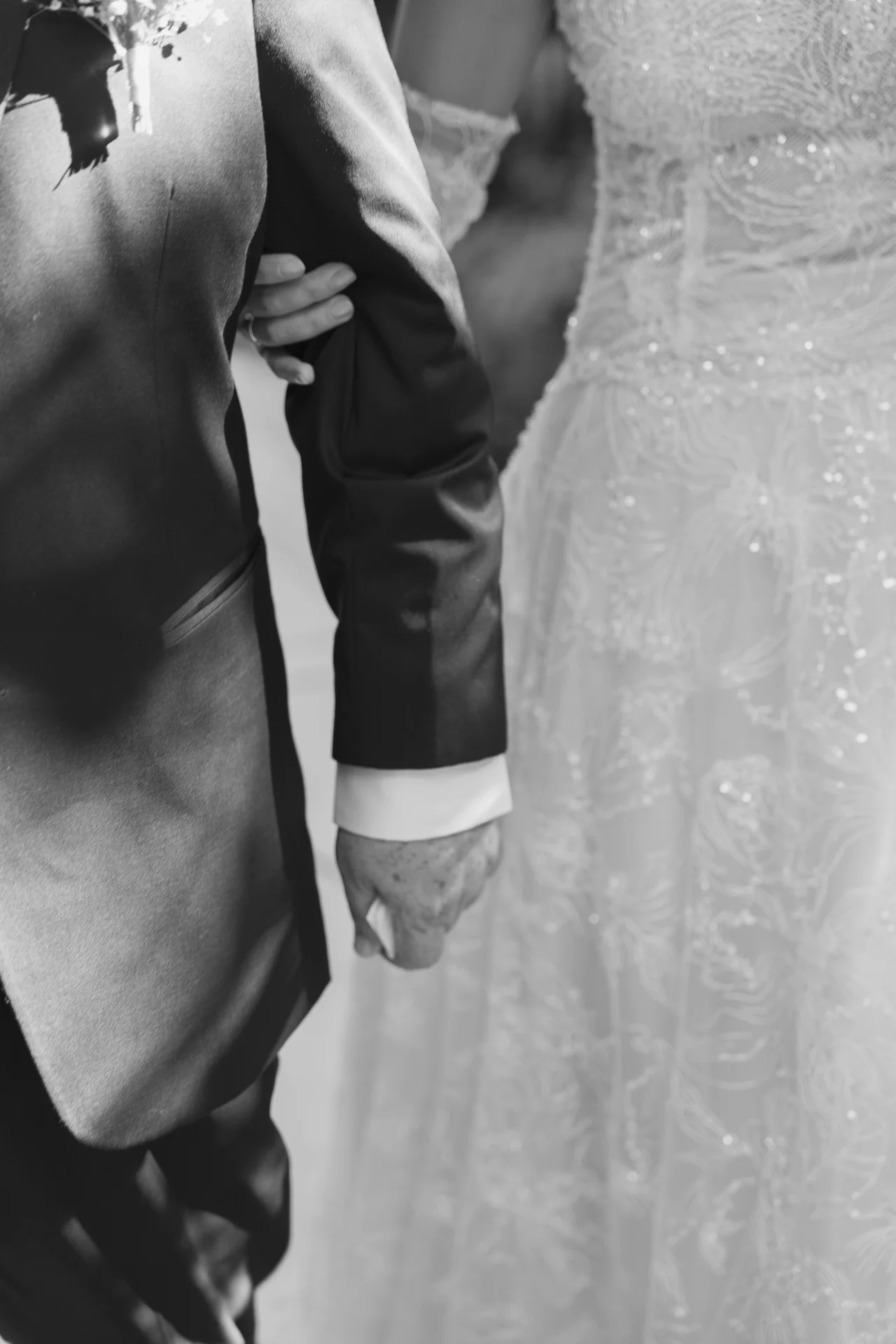 Fotografía de bodas en Panamá — novios en escena romántica